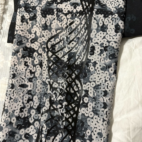 Ultracor Premium performance leggings. Digitally printed “sequined lace” design - Picture 8 of 16